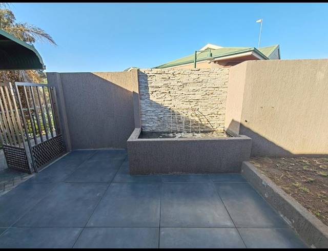 4 BEDROOM TOWNHOUSE FOR SALE IN THREE RIVERS EAST